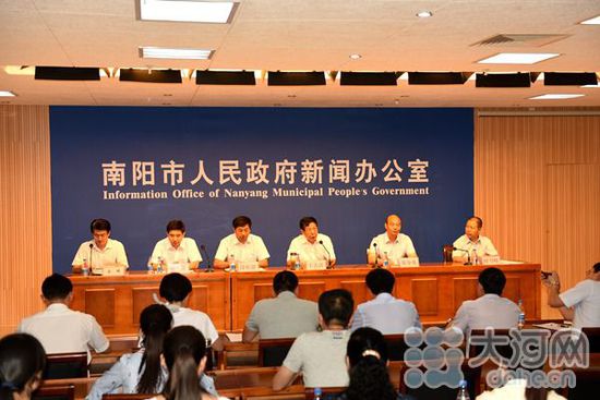 新闻发布会现场