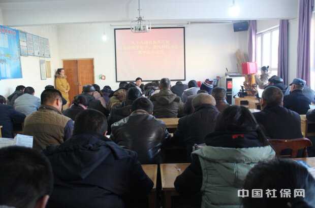 新疆兵团第五师八十八团社会保险知识宣讲进连队