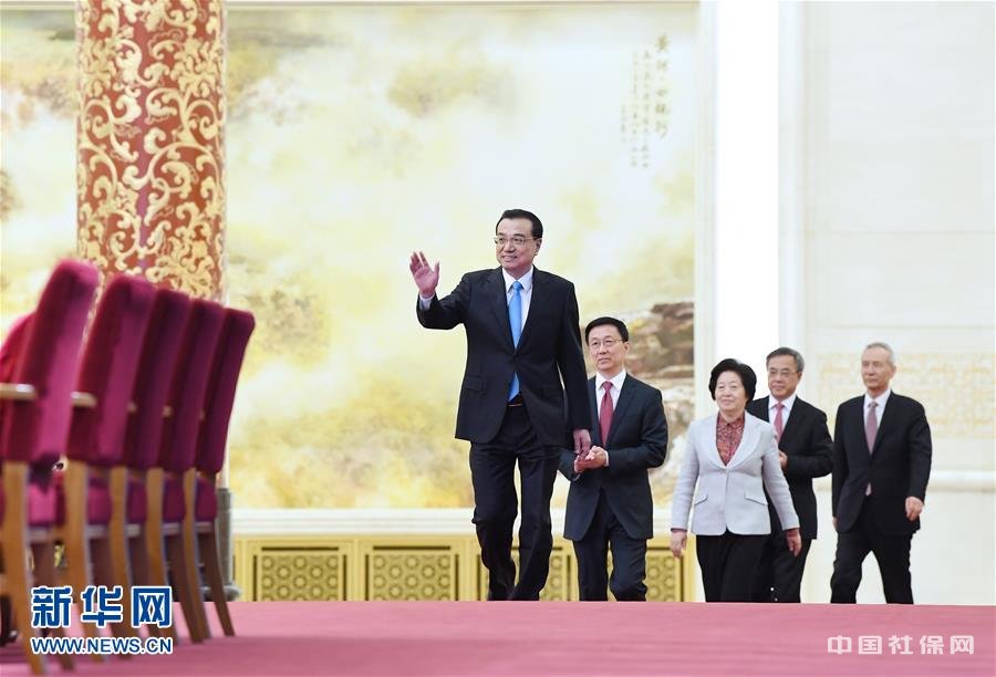 人民政府工作的出发点落脚点就是保障和改善民生