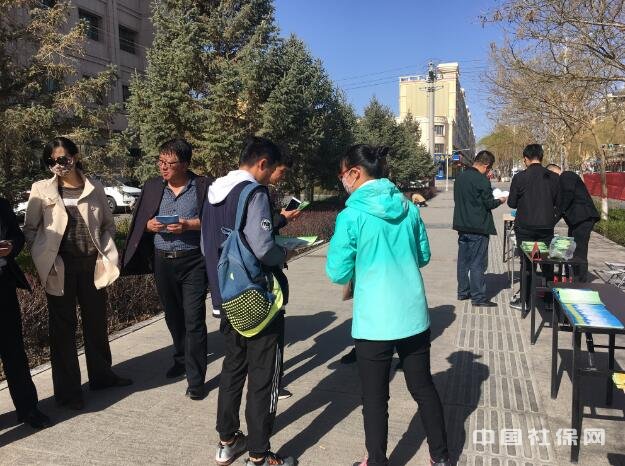 甘肃:玉门市社保中心积极做好“农民工法制宣传日”教育活动 甘肃:玉门市社保中心积极做好“农民工法制宣传日”教育活动