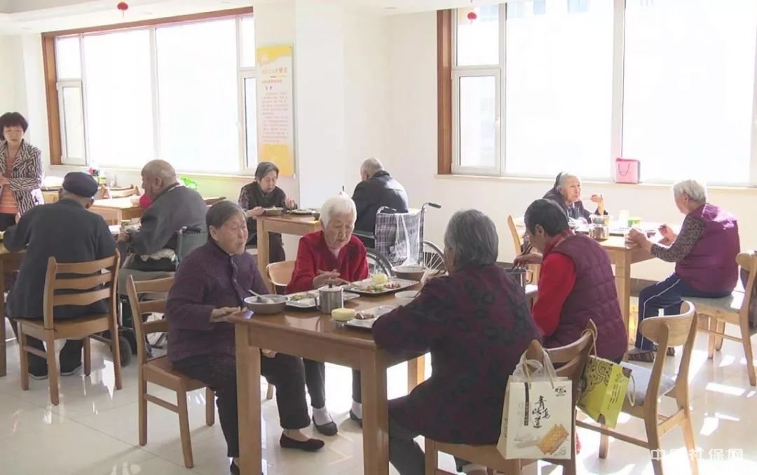 如何办理社保转移,个人账户里的钱能取出来吗?