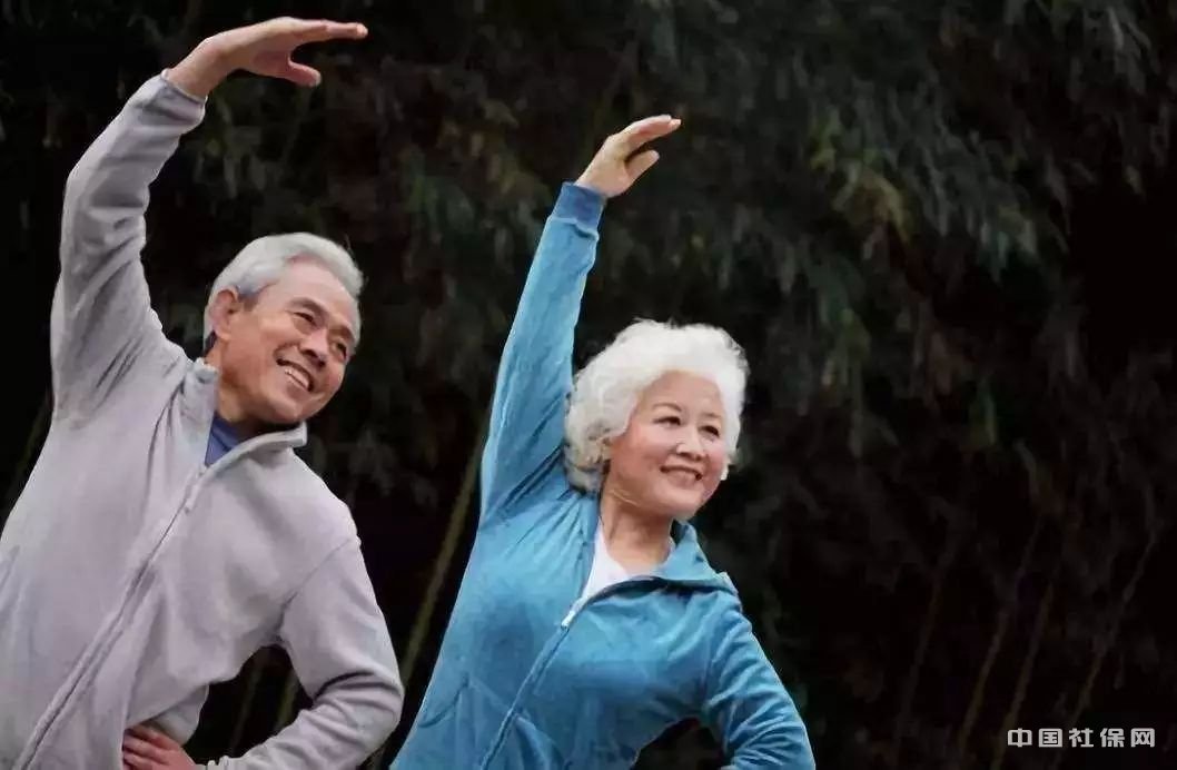 如何办理社保转移,个人账户里的钱能取出来吗?